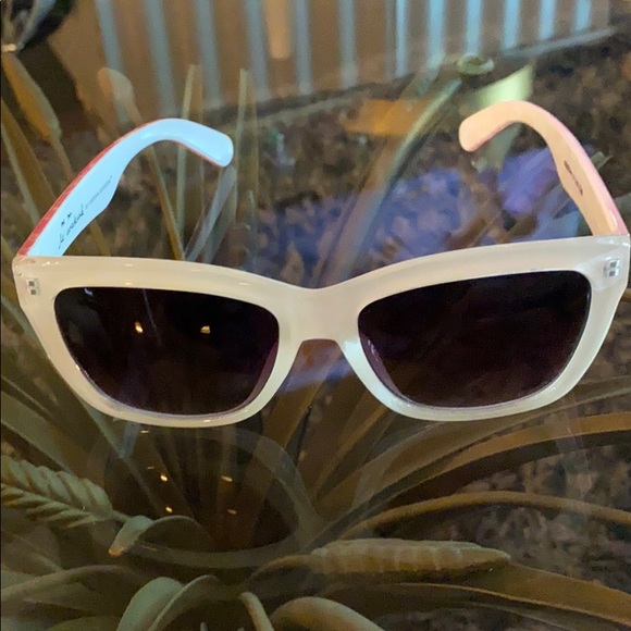 Virginia Johnson Sunglasses - Picture 2 of 6